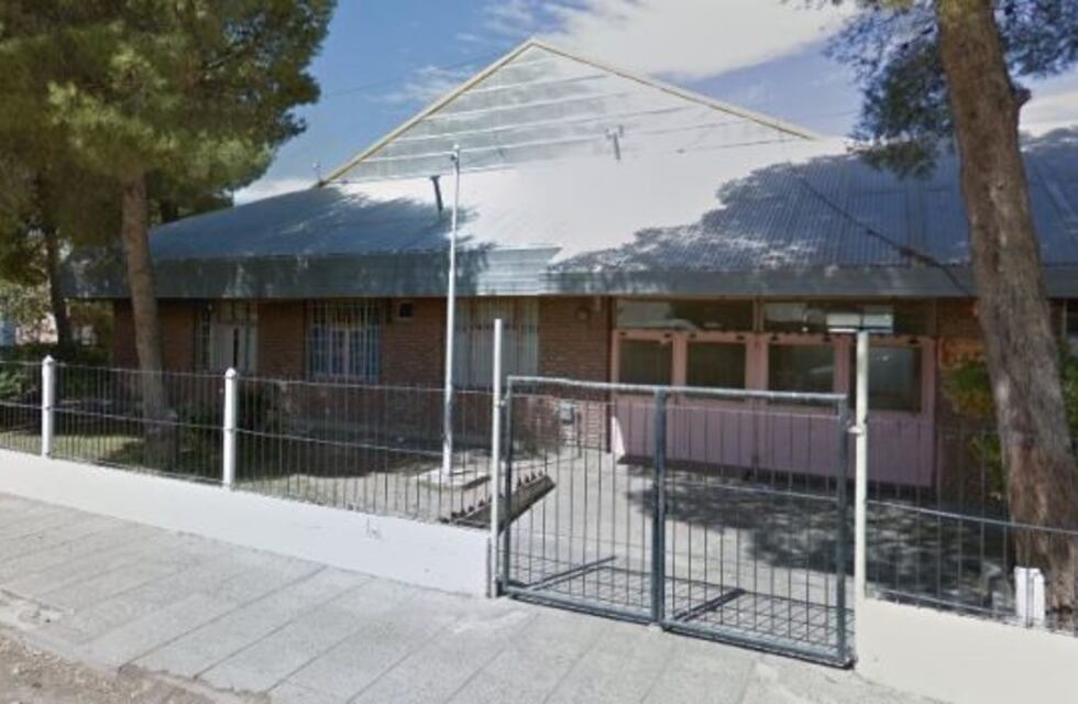 Se cayó parte del techo de una escuela neuquina