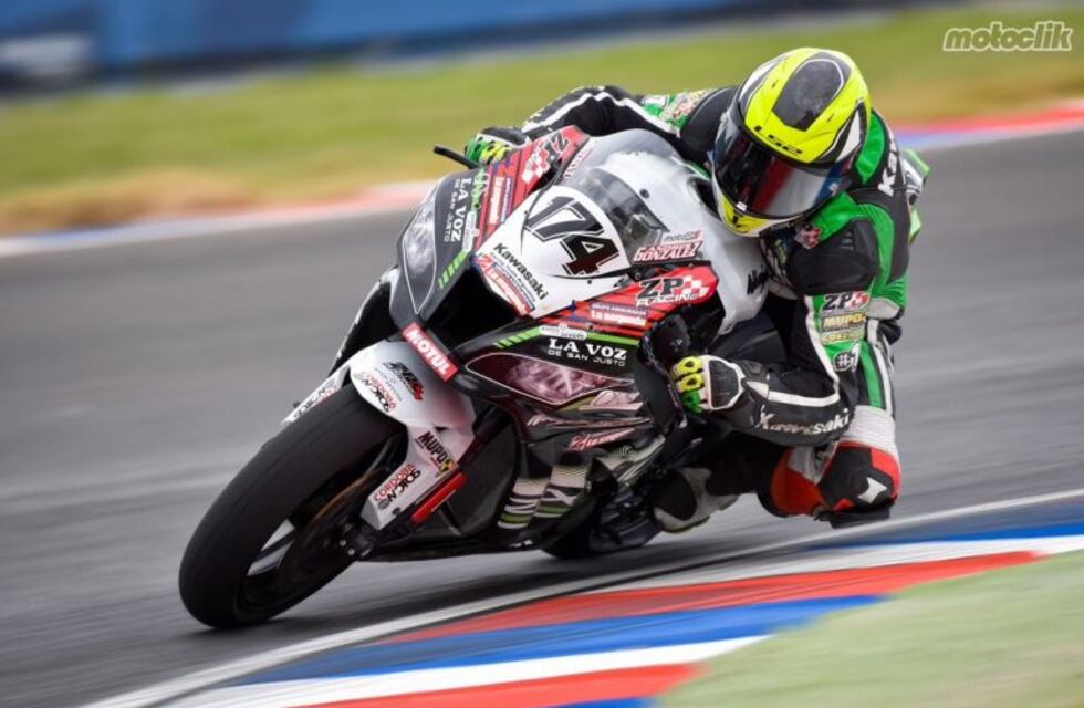 Andrés Gonzalez no se baja del Super Bike de España