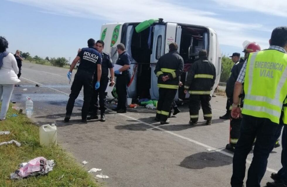 Las fotos del trágico accidente del micro con estudiantes en la ruta 2