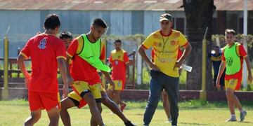 A las órdenes de Valdez, el plantel retoma los entrenamientos el 3 de enero\u002E (Prensa Club Sarmiento)