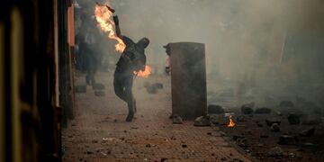 Protestas violentas en Quito entre pueblos originarios y la policía\u002E Foto: Rodrigo BUENDIA/ AFP\u002E