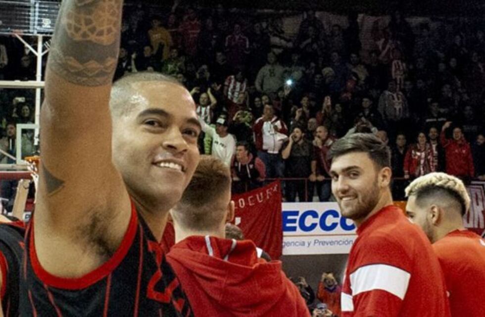 ¿Será cábala? El beso de Espinoza a Fabián Pérez en la previa de Instituto- San Lorenzo