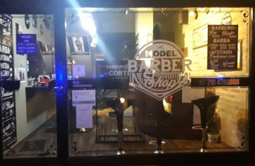 Rompió la vidriera, robó e intentó escapar en taxi