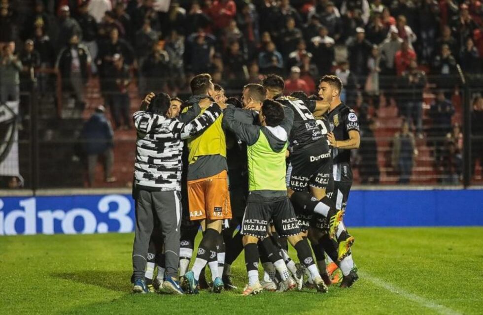 Colón perdió por penales ante Estudiantes de Caseros y quedó eliminado de la Copa Argentina