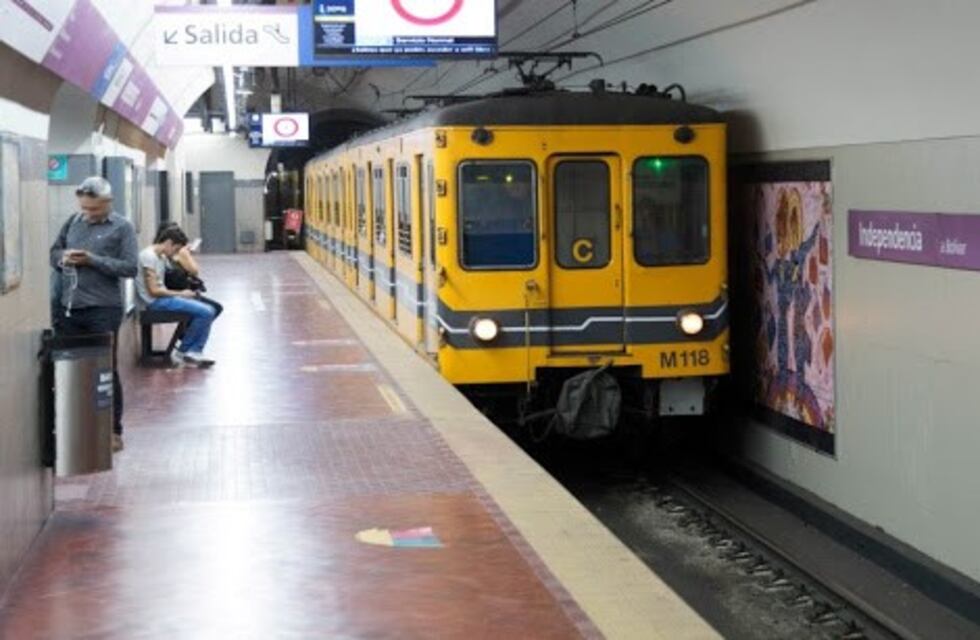 Descarriló una formación de subte de la Línea E en la estación Independencia