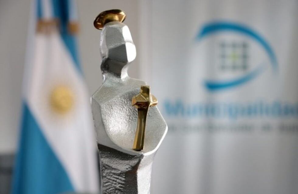 Entregan premios San Salvador a jujeños destacados