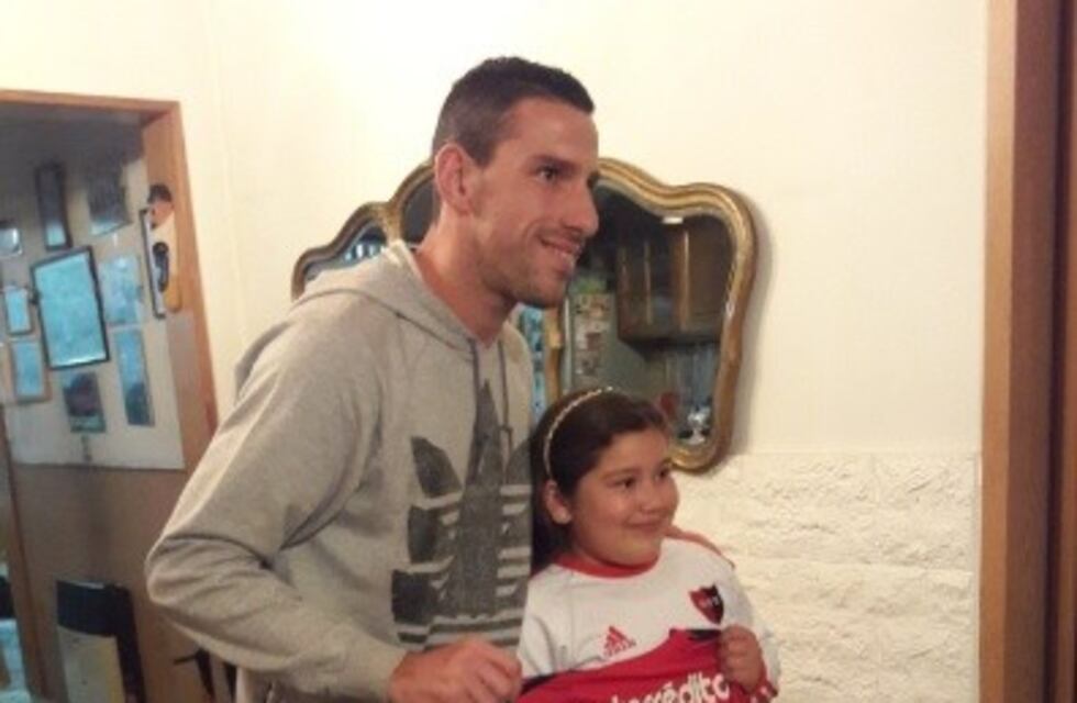 Maxi Rodríguez sorprendió a la nena que quería donar sus ahorros para que siguiera en Newell's