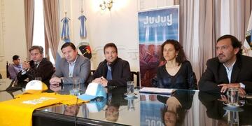 El ministro de Cultura y Turismo, Federico Posadas, encabezó la presentación de los relevistas que tomarán en San Salvador de jujuy la posta de la Llama Olímpica de la Juventud\u002E