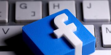FILE PHOTO: A 3D-printed Facebook logo is seen placed on a keyboard in this illustration taken March 25, 2020\u002E REUTERS/Dado Ruvic/Illustration/File Photo