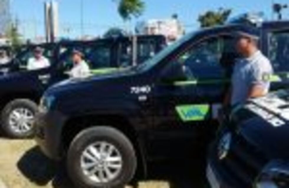 El Gobierno provincial entregó móviles para la Policía de Seguridad Vial