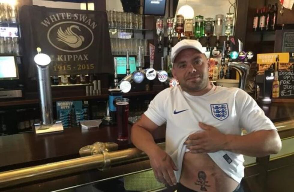 Hinchas ingleses se tatuaron creyendo que ya eran campeones del mundo