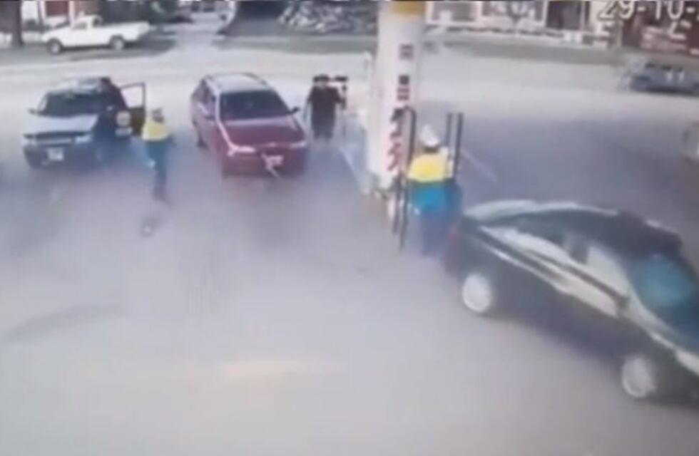 La Calera: Embistió a un playero y se fugó