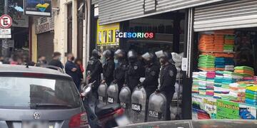 Trece detenidos y más de 500 teléfonos robados secuestrados en un operativo en Balvanera (Fotos: Policía Seguridad)