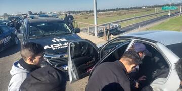 Robo, persecución y tiroteo en Ricardone