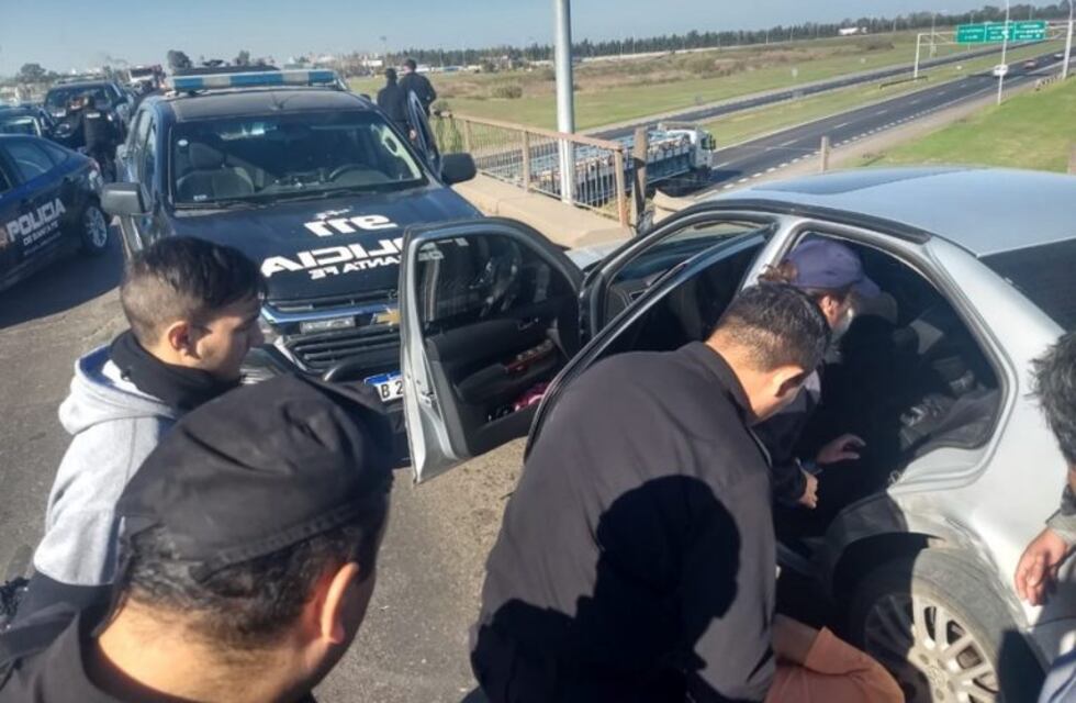 Robo, persecución y tiroteo en Ricardone