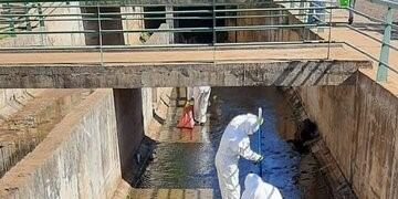 Cauce rectificado del arroyo Vicario donde hallaron miles de peces que murieron envenenados en Posadas\u002E (Mun\u002E de Pdas\u002E)