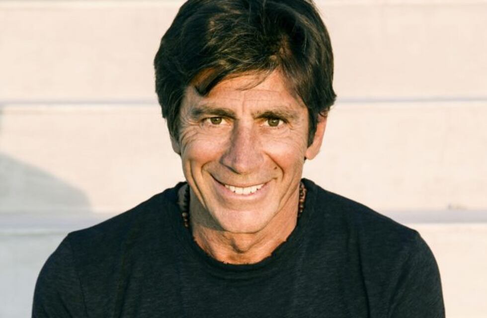 Nicolás Repetto defendió al cura que pateó a una joven ¡y en las redes lo destrozaron!