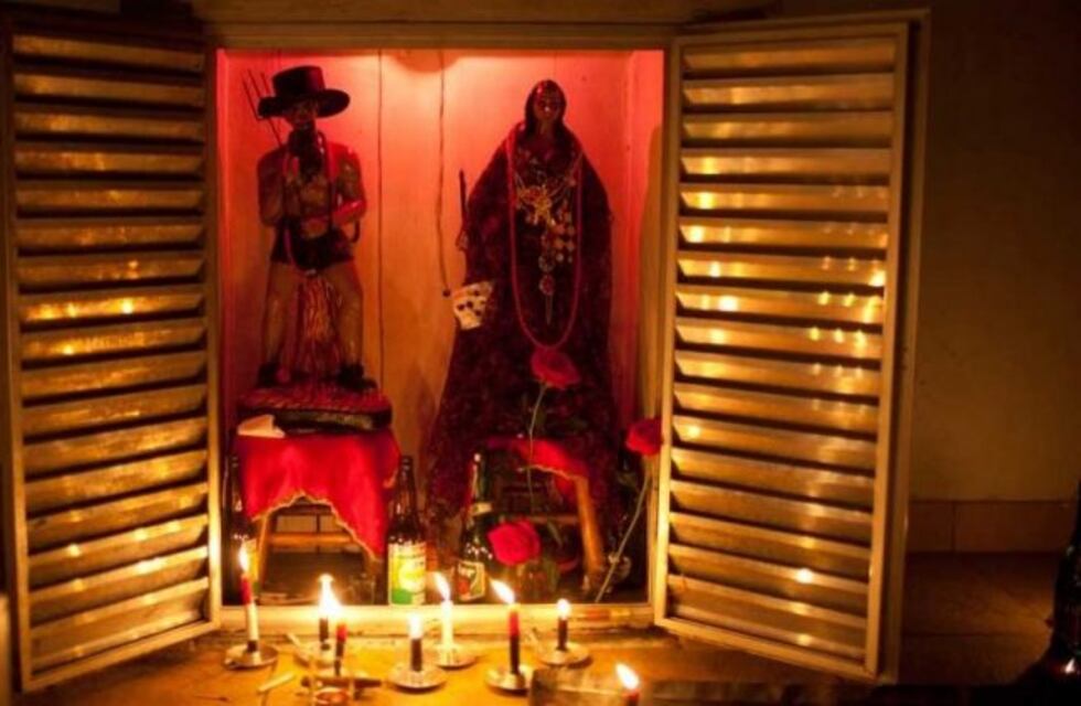 Pai umbanda simulaba estar poseído para abusar de su hijastra
