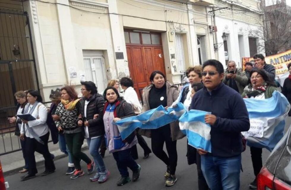Docentes salteños volvieron a marchar por las calles de la ciudad