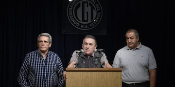 Conferencia de prensa de los líderes de la Confederación General del Trabajo (CGT), Juan Carlos Schmid, Héctor Daer  y Carlos Acuña