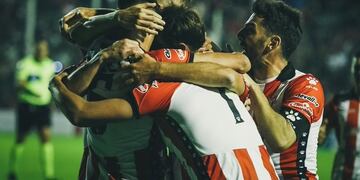 Y una noche ganó la Gloria\u002E Y mira el torneo de otra manera\u002E