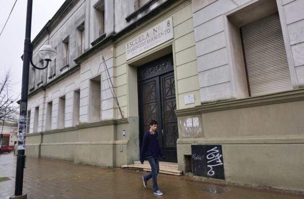 Destrozan una escuela platense y suspenden el inicio de clases
