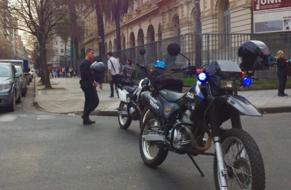 Evacuaron el Normal 2 por una falsa amenaza de bomba