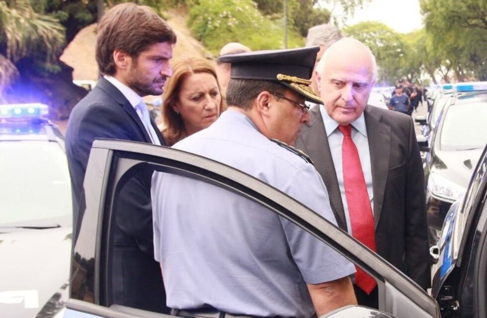 Suspenden licencias de agentes policiales para sumar efectivos a las calles