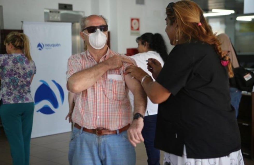 En la Municipalidad 600 adultos mayores recibieron la vacuna antigripal