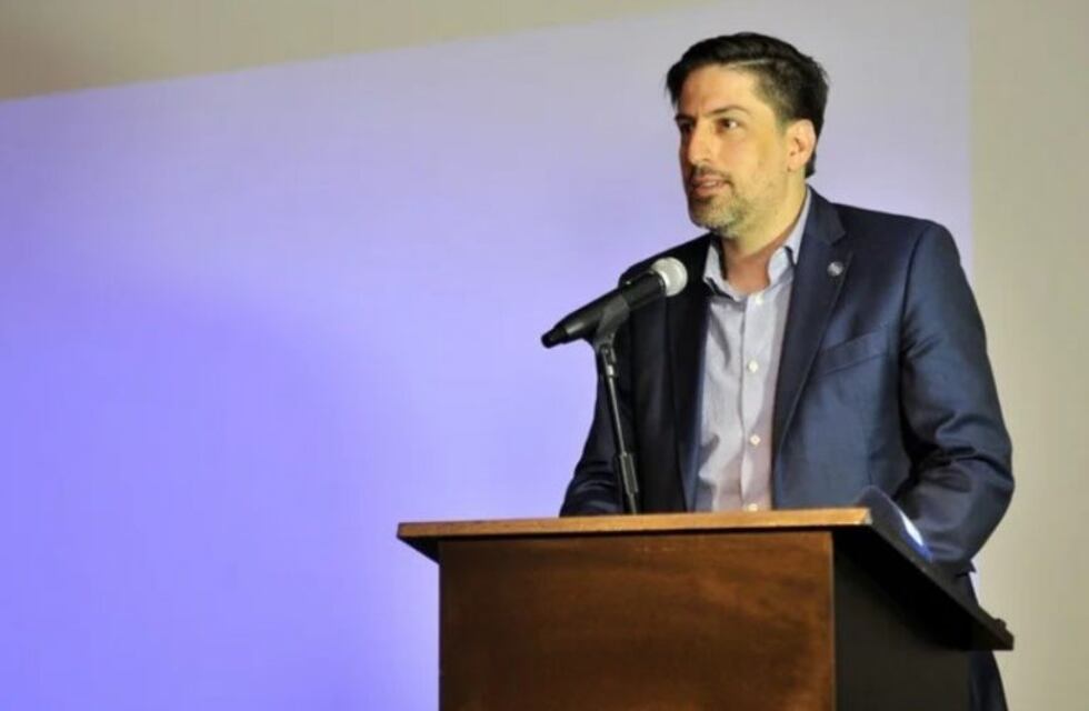 El ministro Trotta salió al cruce en Mar del Plata de la polémica por el certificado de escolaridad