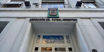 La AFA habilitó a Huracán a incorporar futbolistas pese a la prohibición de la Superliga\u002E (DYN)