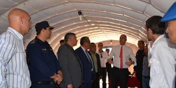 Ministro Meyer con funcionarios