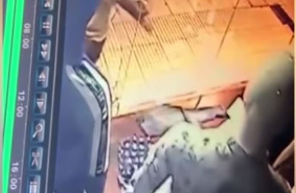 Robaron dos locales de ropa en pleno centro puntano