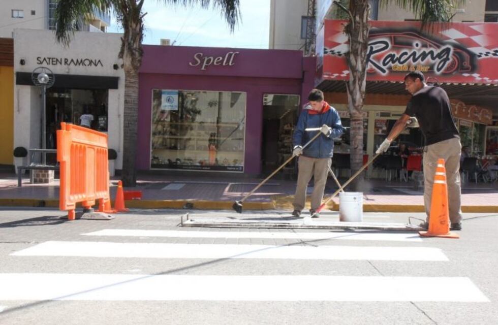 Comenzaron los trabajos de señalética en el centro de Carlos Paz