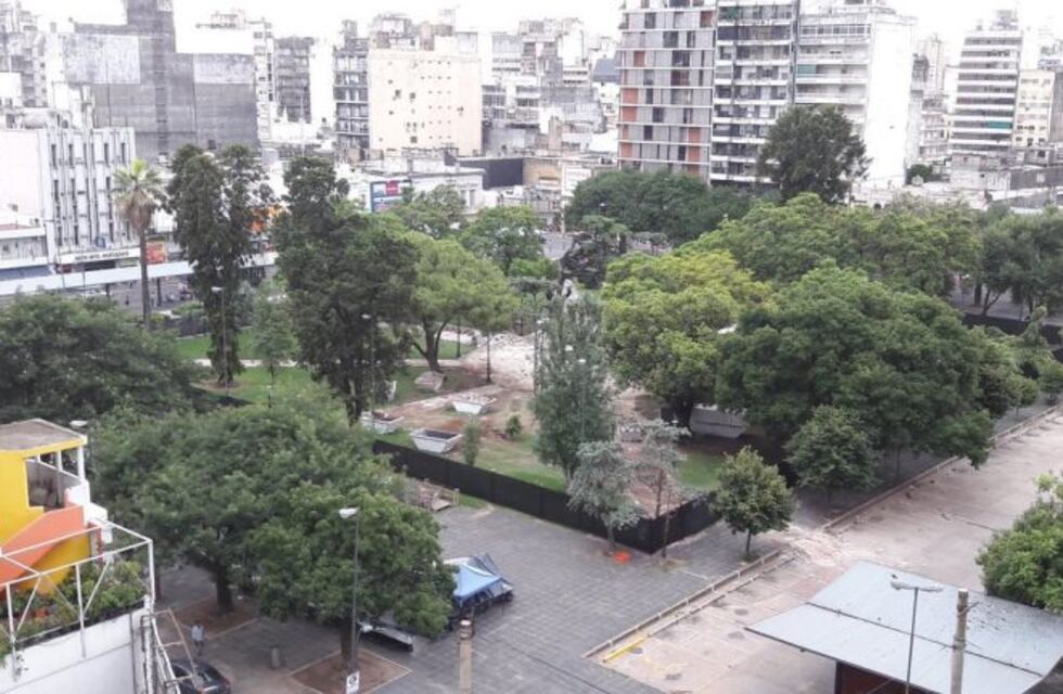 Preparan una nueva dársena de colectivos para reordenar el tránsito en la Plaza Sarmiento