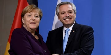 Angela Merkel y Alberto Fernandez\u002E (REUTERS)