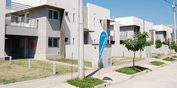 Familias del plan Procrear reunidas en reclamos contra el gobierno nacional\u002E (Web)