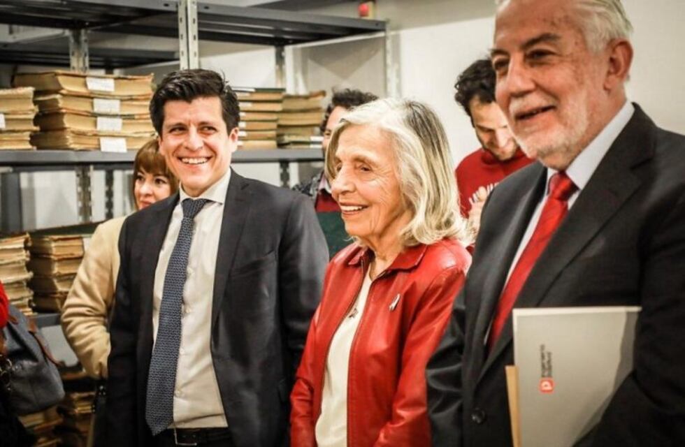 Sonia Torres visitó el sitio donde se digitalizan las actas de nacimiento de 1976 a 1983