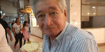 Invitó a comer a su abuelo y la reacción se volvió viral\u002E (Twitter: @AldanaRufino)