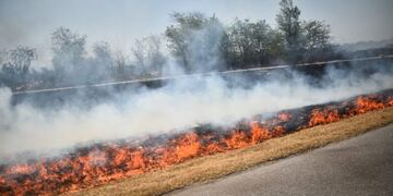 Incendios en la autopista Córdoba-Carlos Paz, cercanías a Malagueño\u002E