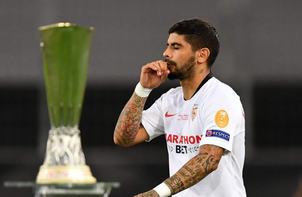El saludo de Newell's a Banega por el título en la Europa League