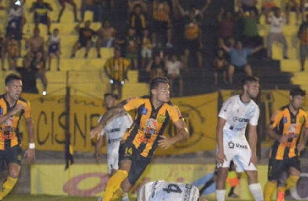 Mitre superó a Temperley y se mete en la pelea por la punta