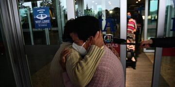 Volvieron los vuelos de cabotaje a Córdoba y hubo emoción por el rencuentro\u002E