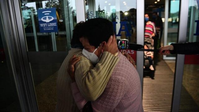 Volvieron los vuelos de cabotaje a Córdoba y hubo emoción por el rencuentro\u002E