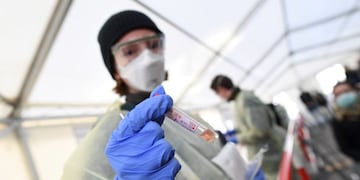 El gobernador confirmó que ya hay circulación viral en Tucumán