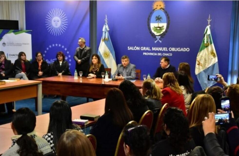 El gobernador Domingo Peppo se reunió con Pastoras evangélicas