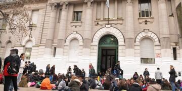 Suspendieron las clases en escuelas platenses por falta de calefacción