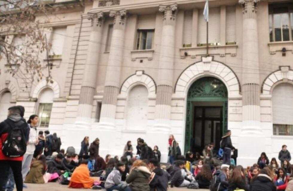 Suspendieron las clases en escuelas platenses por falta de calefacción