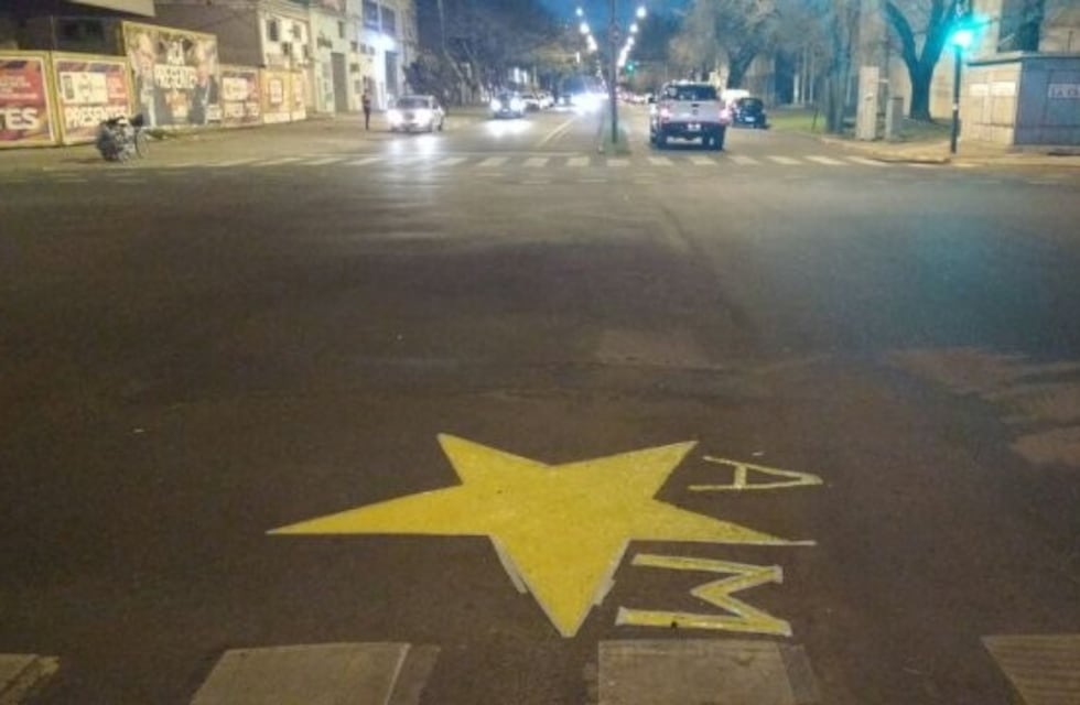 Familiares de la víctima fatal de la picada de 27 de Febrero y Necochea, pintaron una estrella en su nombre