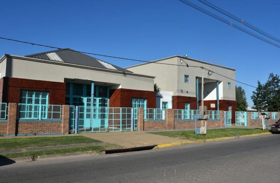 Avanza el tapial perimetral de la Escuela Secundaria 15